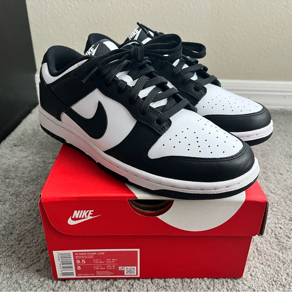 Women’s Low Panda Dunk.
